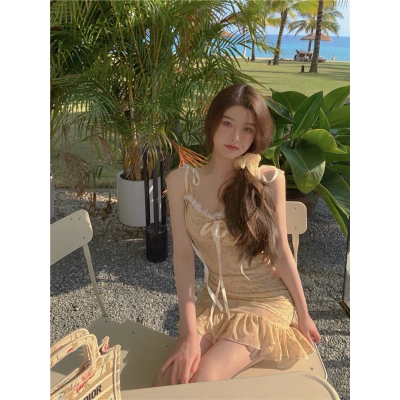 ORDER🖤Đầm hai dây vàng suông thắt nơ đuôi cá hoa nhí phối ren dễ thương| Váy ulzzang bánh bèo phong cách Hàn Quốc | BigBuy360 - bigbuy360.vn
