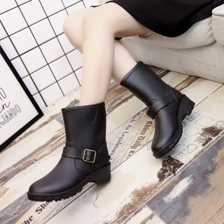 Giày boot nữ đi mưa màu đen chống thấm