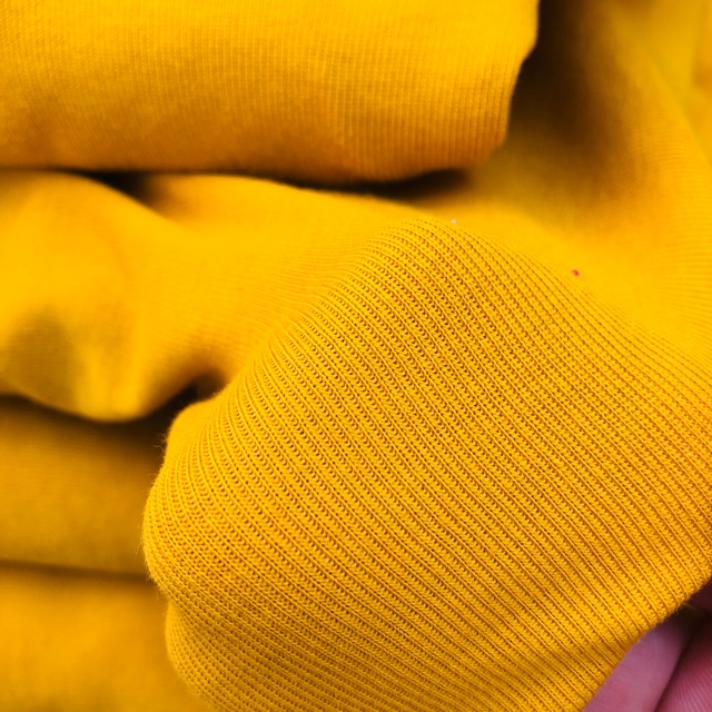 Vải vàng may váy 160 k