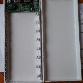 Box sạc dự phòng lắp 8 cell pin