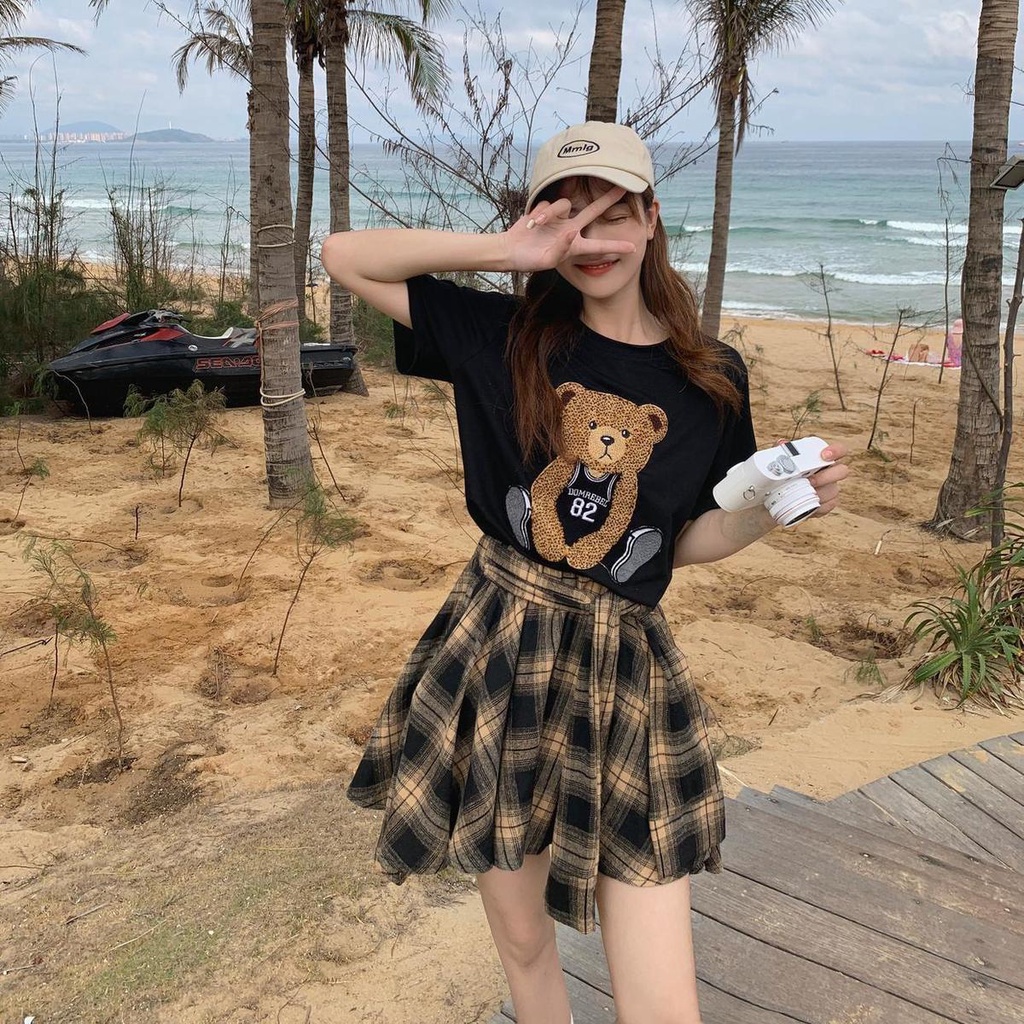 Set Áo Thun Ngắn Tay In Hình Gấu Và Chân Váy Caro Thời Trang Nữ