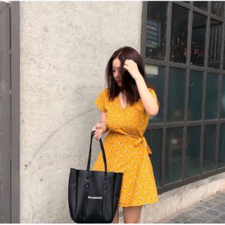 Váy vạt chéo