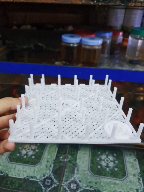 VĨ NHỰA LỌC ĐÁY HỒ CÁ KHÔNG LỖ 14X14CM