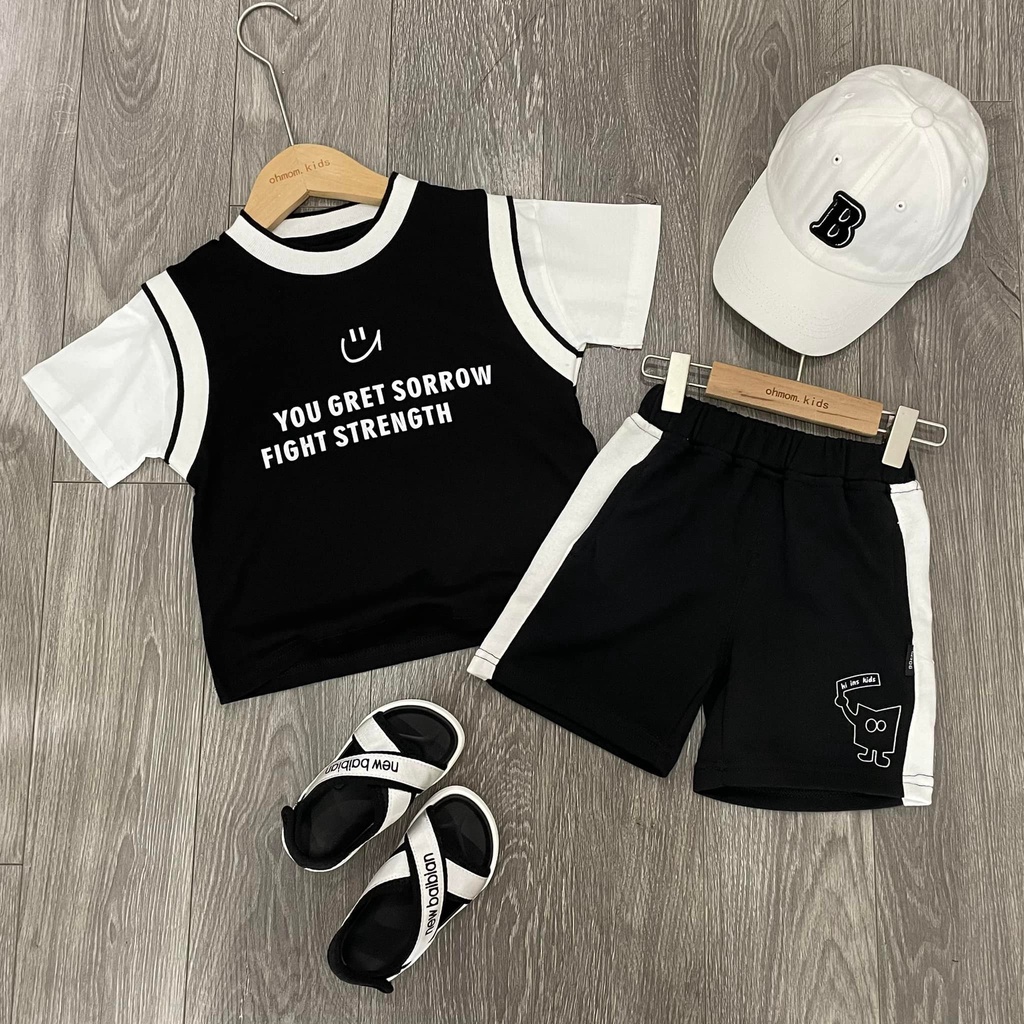 áo thun kiểu thể thao và short cực yêu cho bé