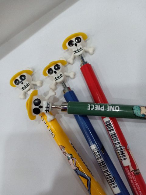 Bút chì bấm One Piece ngòi 0.5mm