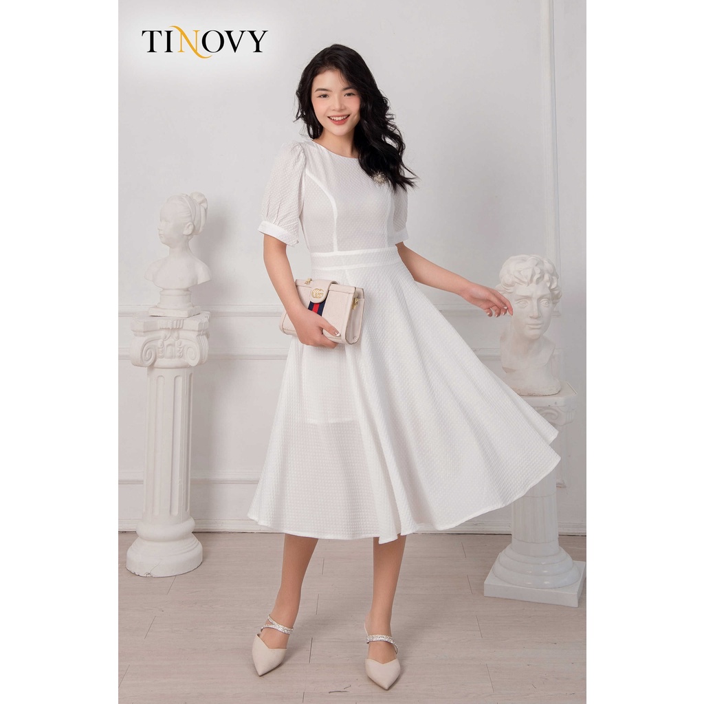 Đầm Trắng Xốp Có Tay TINOVY D22613