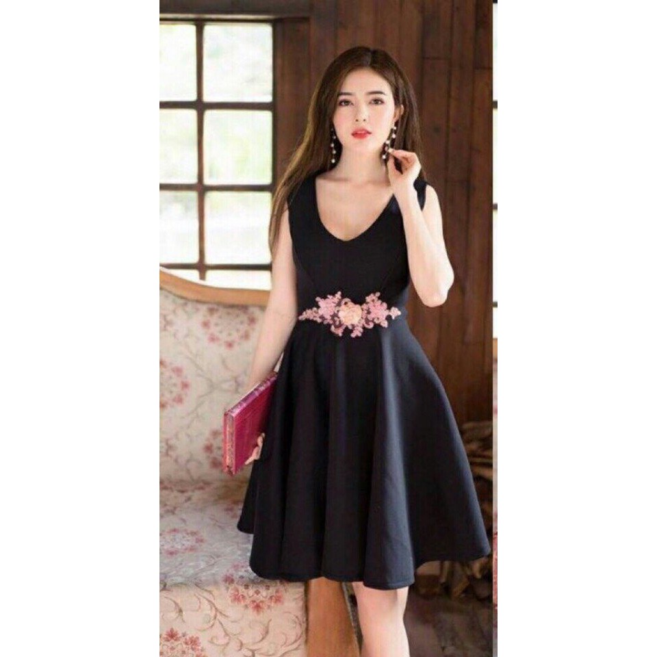 ĐẦM XÒE SÁT NÁCH CỔ TRÁI TIM KẾT HOA EO D0477160