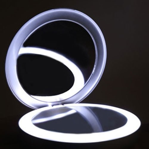 Gương trang điểm cầm tay kiêm sạc dự phòng Beurer BS39  - Hàng chính hãng