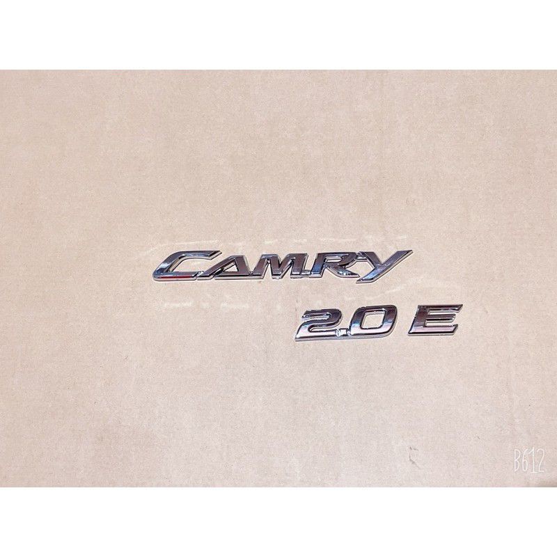 bộ chữ CAMRY 2.0 E dán đuôi xe.
