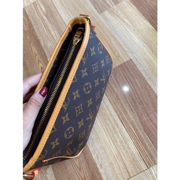 Túi lv kẹp nách