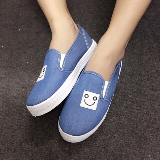 Giày slip on mặt cười jean nhạt | BigBuy360 - bigbuy360.vn