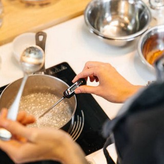 Nhiệt kế kẹo