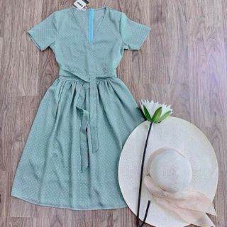 VÁY CHẤM BI XÒE CỔ V KÈM ĐAI