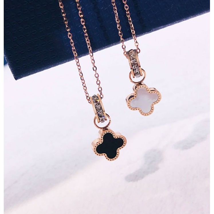 Dây chuyền nữ titan kiêu nhẫn lồng rớt hoa 4 cánh 2 mặt trắng đen siêu đẹp, sang trọng, bền màu, chuẩn thời trang