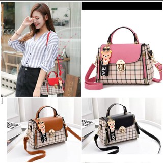 TÚI XÁCH PHỐI SỌC CARO CÓ MÓC KHÓA HÌNH GẤU DỄ THƯƠNG