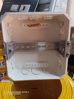 Tủ điện âm tường Brenna 4-8