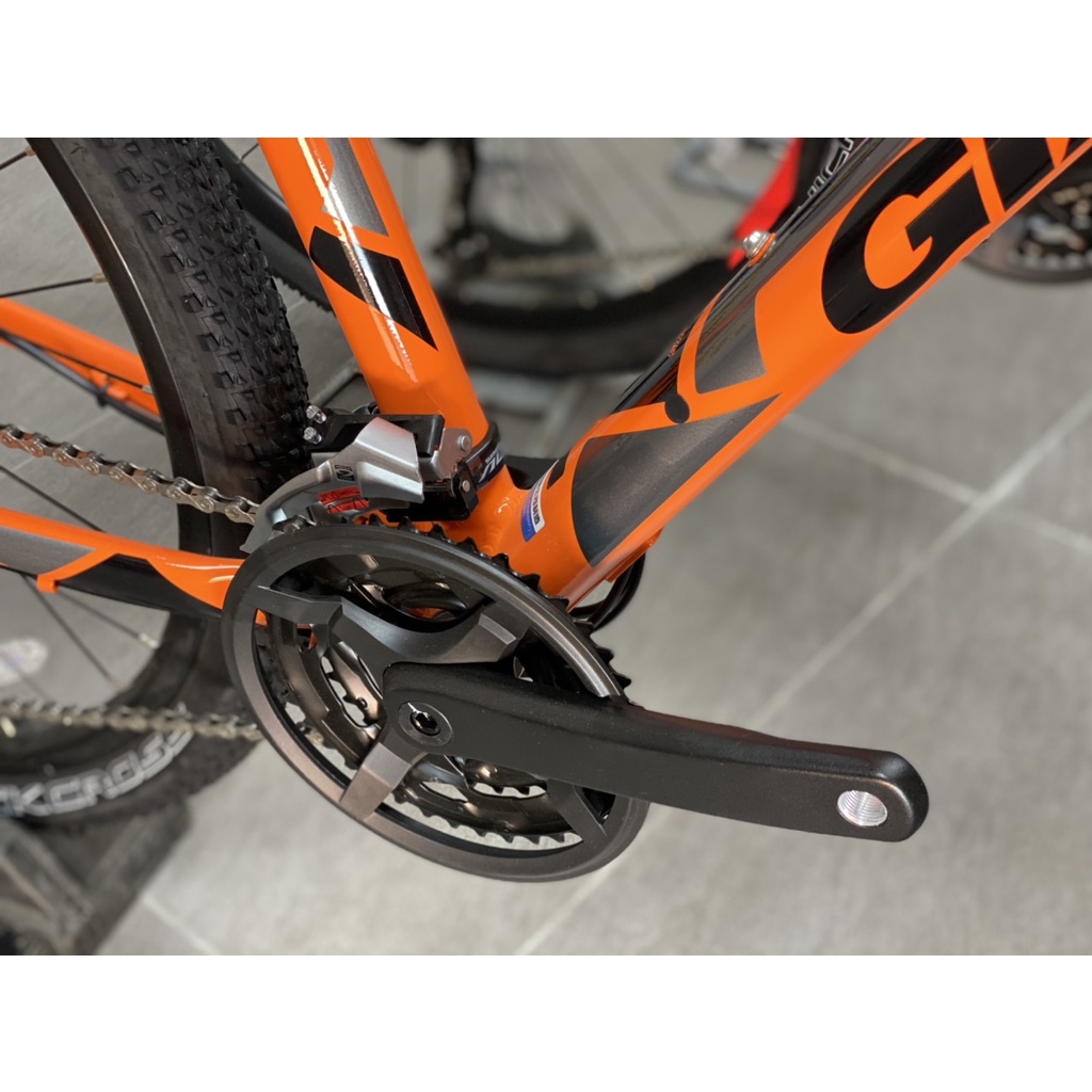 Xe đạp thể thao thao Giant ATX 830