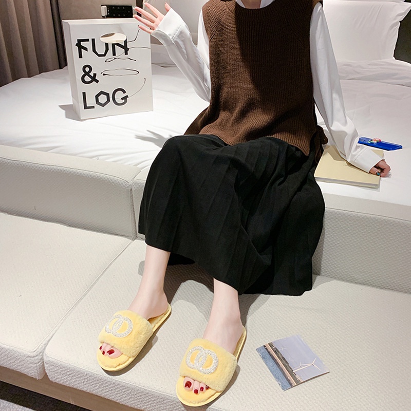 Dép Đi Trong Nhà Chữ Đính Hạt Oo Cao Cấp