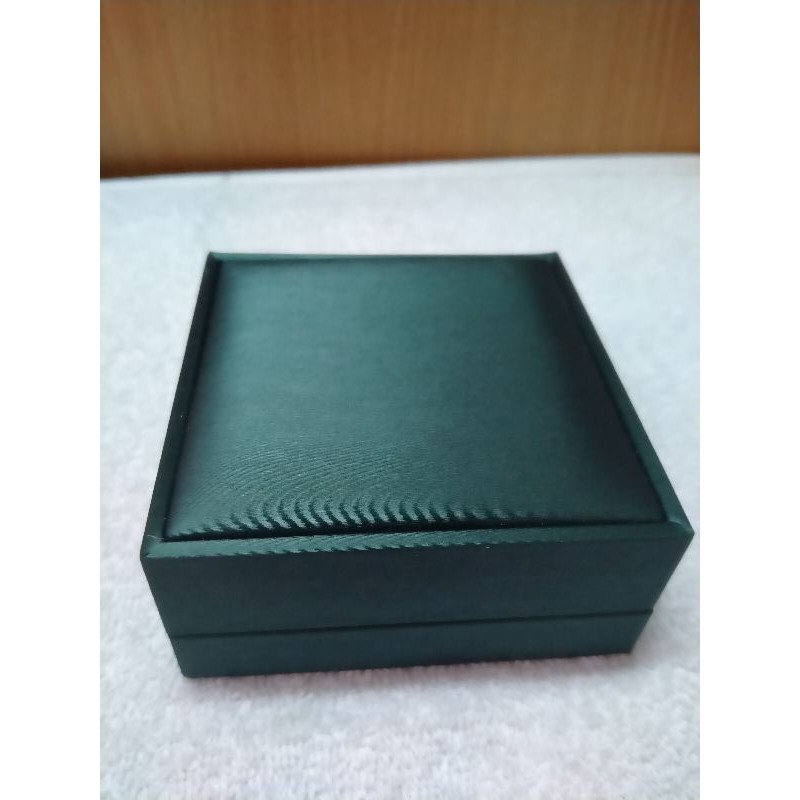 Hộp để vòng bằng da cao cấp