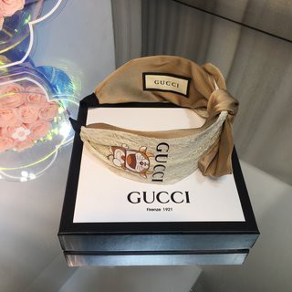 Băng đô nơ đầu mùa xuân năm 2021 của Gucci