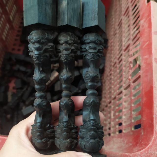 Chân phù gỗ mun