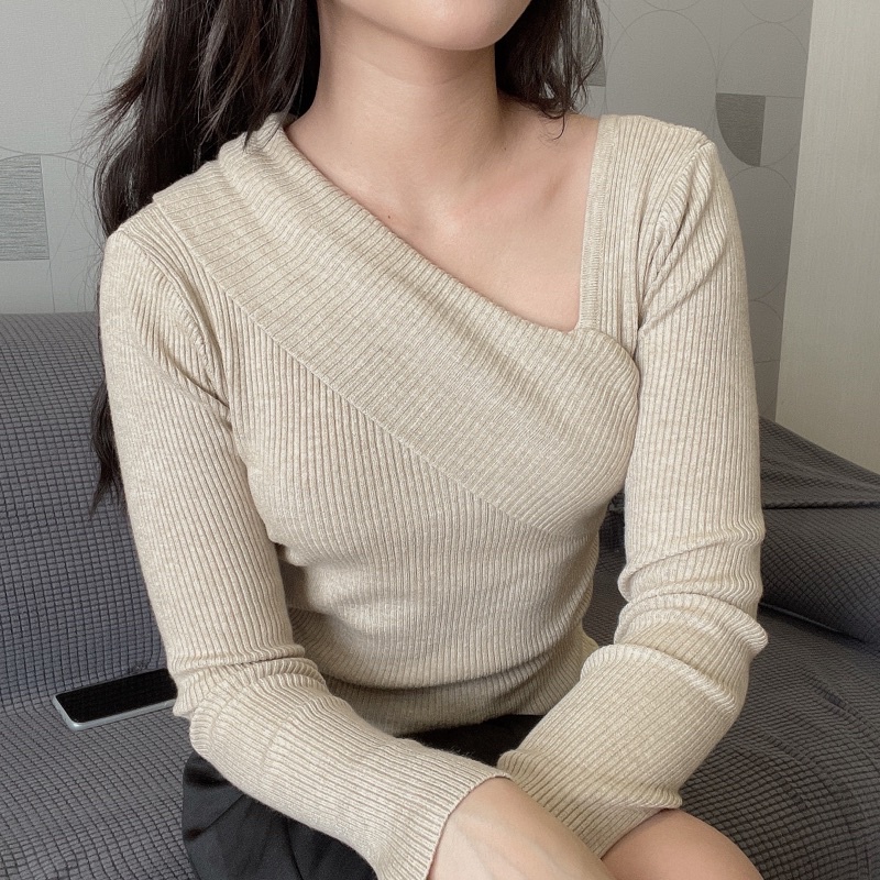 Áo len dài tay lệch vai, cổ cách điệu phong cách Hàn Quốc