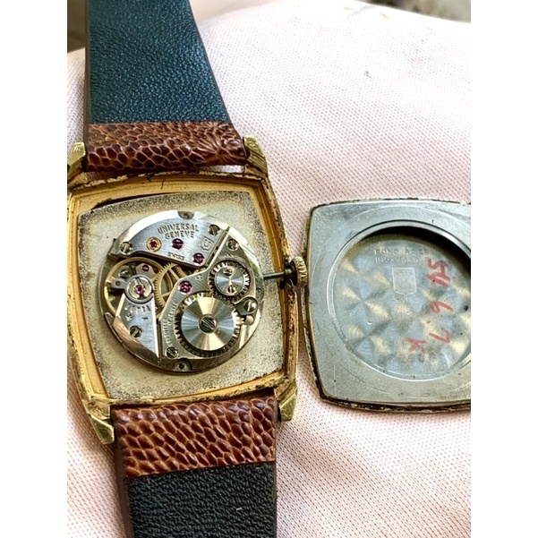 Đồng hồ nam Universal cót tay
