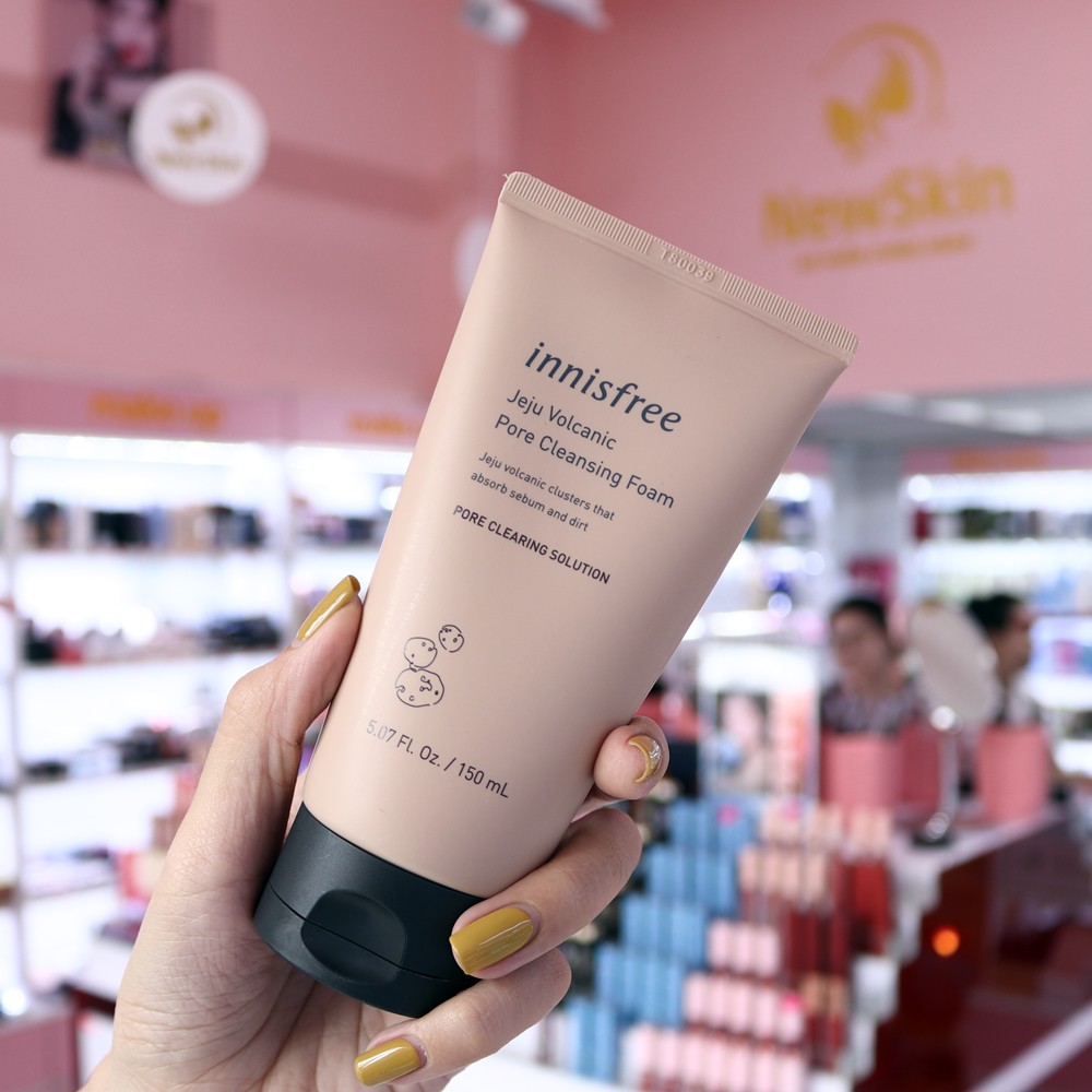 Sữa Rửa Mặt Se Khít Lỗ Chân Lông Innisfree Jeju Volcanic Pore Cleansing Foam EX 150ml