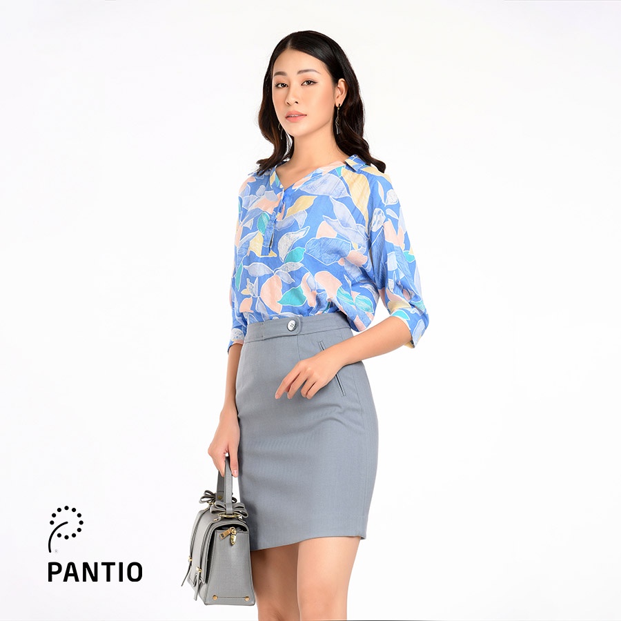 Áo sơ mi chất liệu thô mềm kèm hoạ tiết hoa cách điệu cổ tim FAS52382- PANTIO