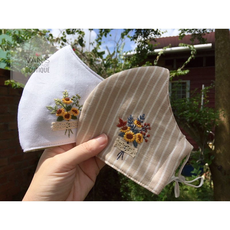 Khẩu trang vải linen thêu tay mix ren
