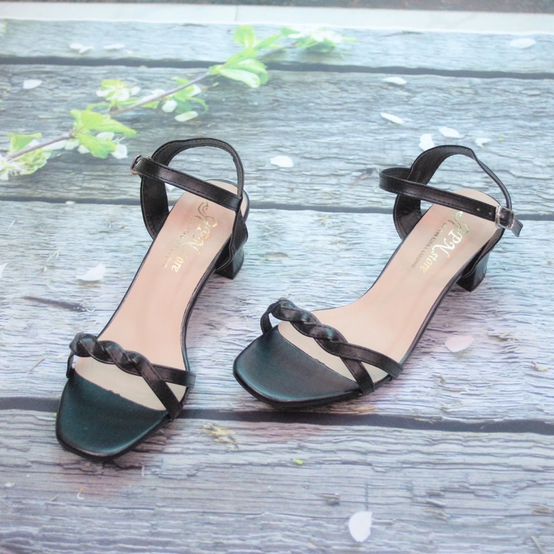 Giày sandal cao gót vuông 5p quai thắt chéo