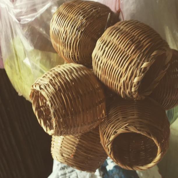 Giỏ tre đựng kê, lúa cho cu gáy