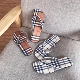Dép kẹp xỏ ngón burberry