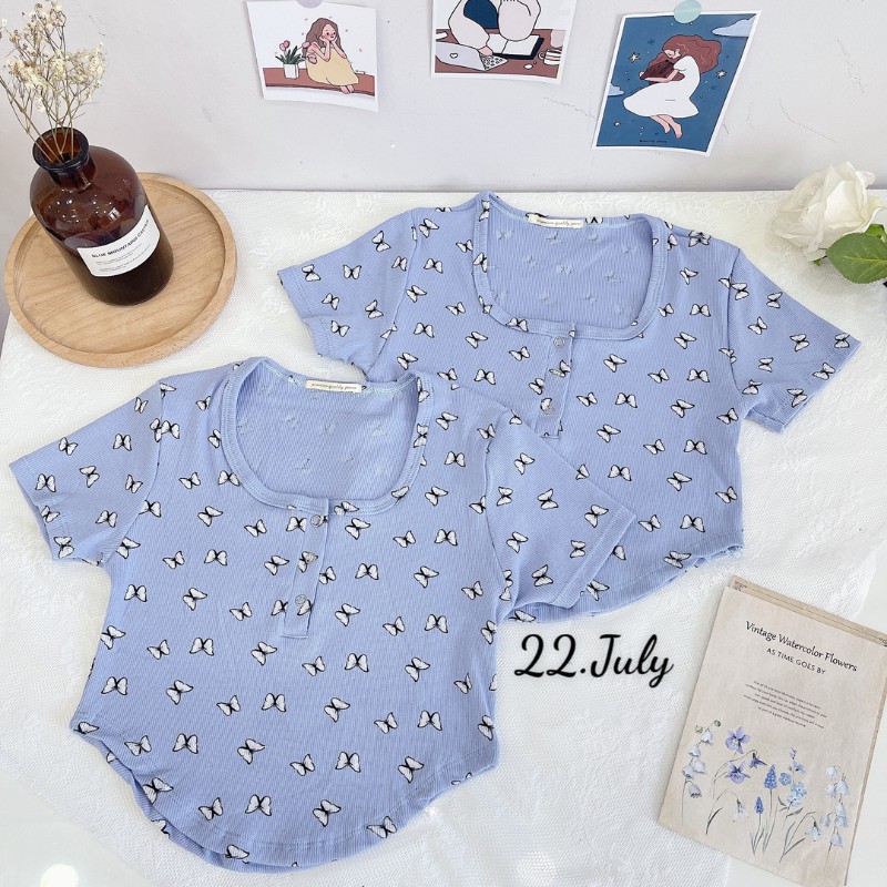 Áo croptop kiểu tôn dáng, in hình bướm nhỏ xinh xắn. Màu trắng tiểu thư🌸🌺