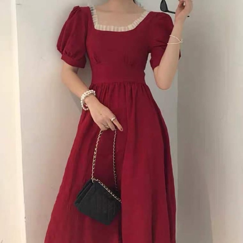 Váy xẻ tà cổ phối