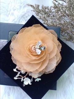Hoa cài áo handmade đế nam châm