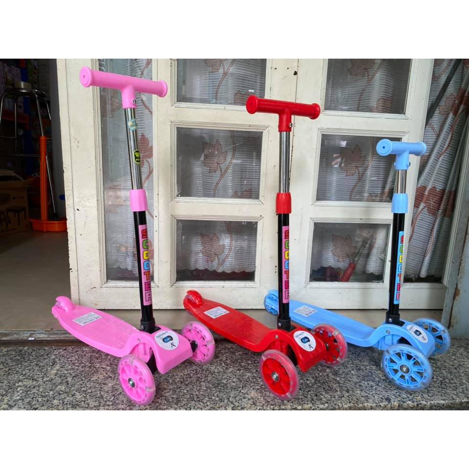 XE TRƯỢT SCOOTER 3 BÁNH PHÁT SÁNG ( màu ngẫu nhiên ) - tặng kèm 1 ly nhựa