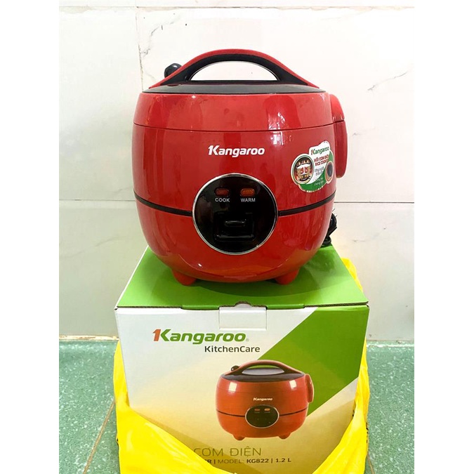 Nồi cơm điện Kangaroo 1.2 lít KG822 Trưng Bày Mẫu dung tích 1.2 lít dùng cho gia đình 2 - 4 người