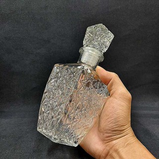 Chai thủy tinh đựng rượu 500ml vuông vát đáy hoa văn nổi - Vỏ Chai Rượu Đẹp (C18)