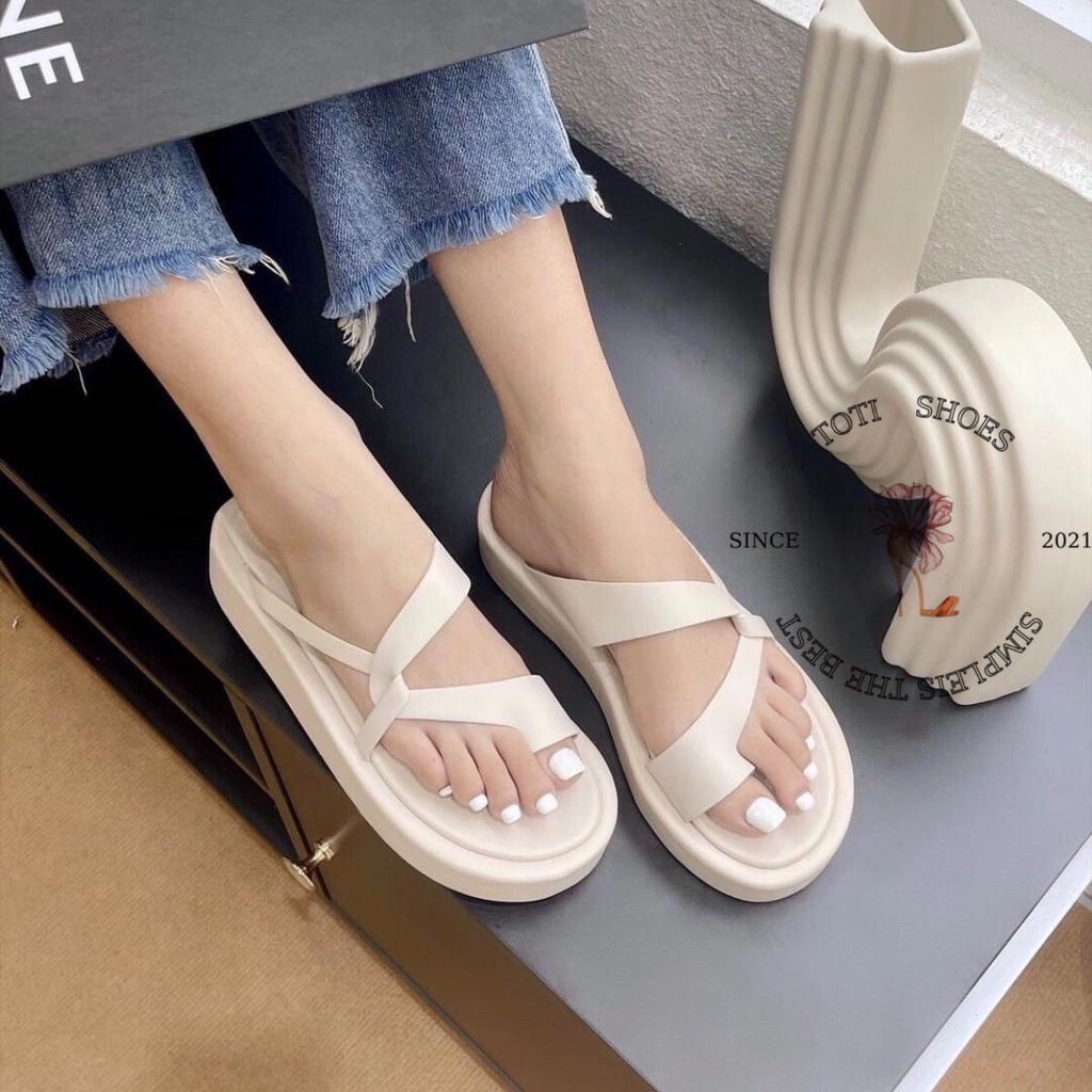 DÉP NỮ TOTIIE SHOES - DÉP XUỒNG PHONG CÁCH THỜI TRANG QUAI XOẮN 1 BÊN CÁ TÍNH ĐẾ BẰNG - D2203490