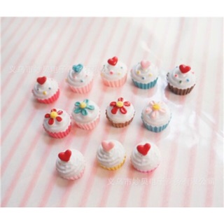 Bánh cupcake nhiều màu charm slime