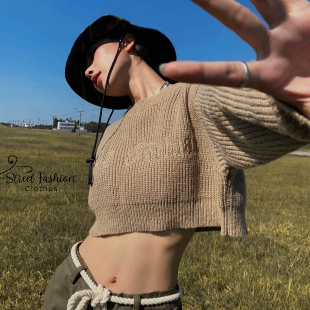 Áo len crotop dáng rộng thêu chữ phong cách trẻ trung, cá tính, sexy