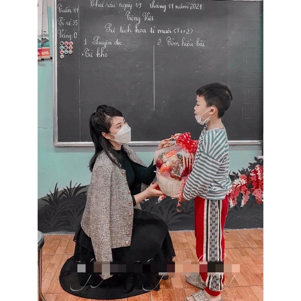 Áo khoác dạ tweed khuy vàng