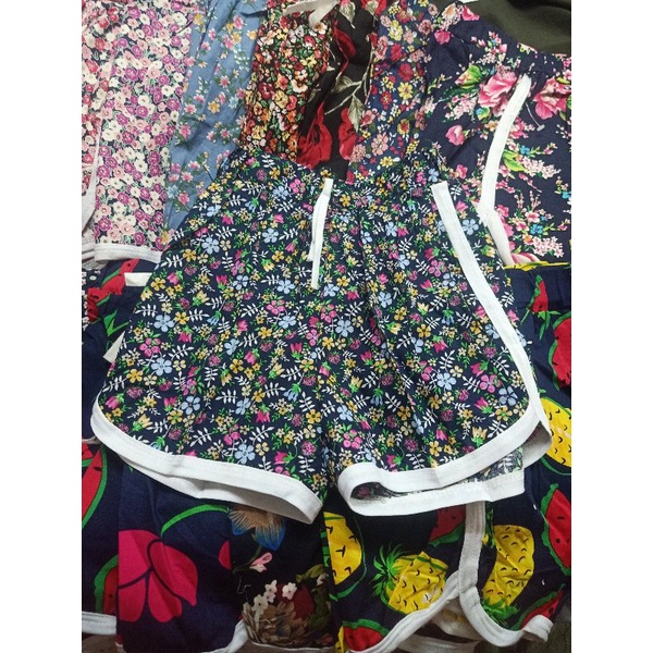 Quần Đùi Hoa Bé Gái