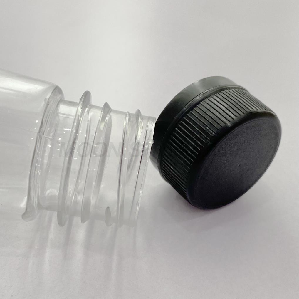 [Kho sỉ]  50 chai nhựa kiểu dáng tam giác 330ml nắp đen kèm tem thank u đáng iu