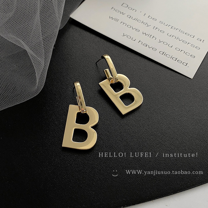 Khuyên Tai Nữ Trang Tạo Hình Độc Đáo