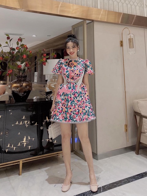 Váy họa tiết hoa tay bồng dáng xòe