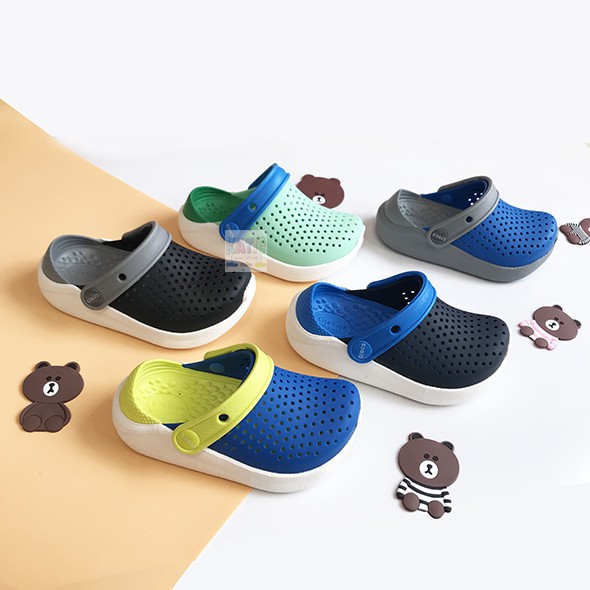 DÉP SỤC TRẺ EM CROCS LITERIDE MÀU XANH DƯƠNG ĐẾ XÁM LÓT XÁM QUAI GẮN NÚT
