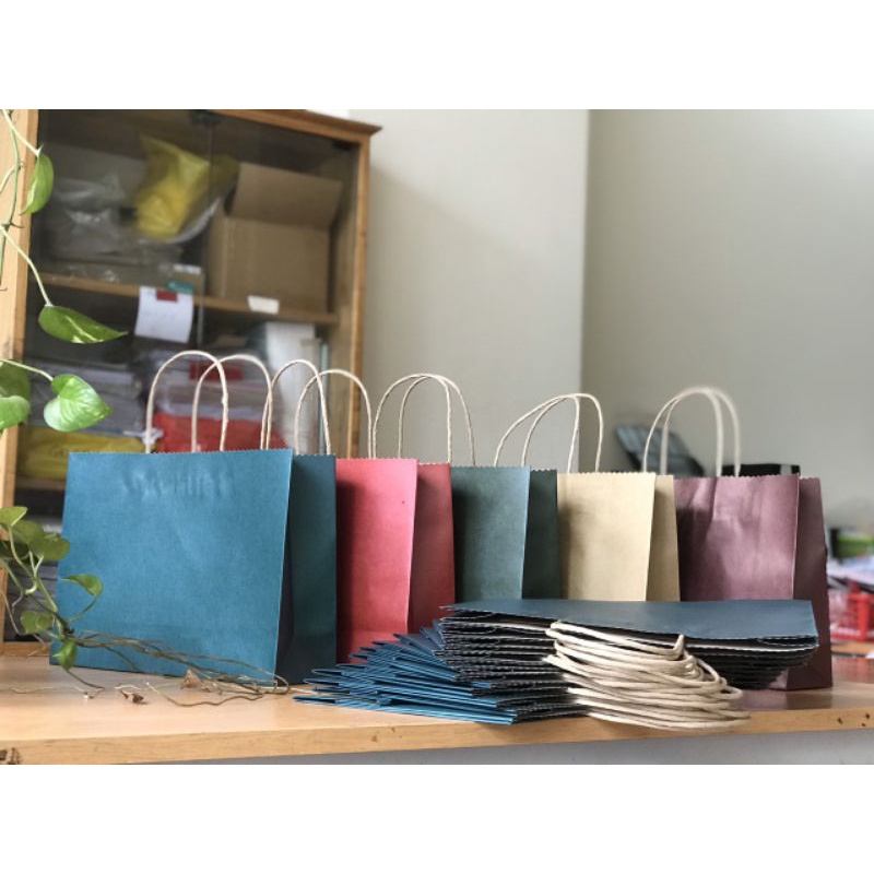 Combo10 chiếc túi giấy kraft các size- màu. Khách xem chi tiết bên dưới.Số đo được tính  ngang-cao-hông.