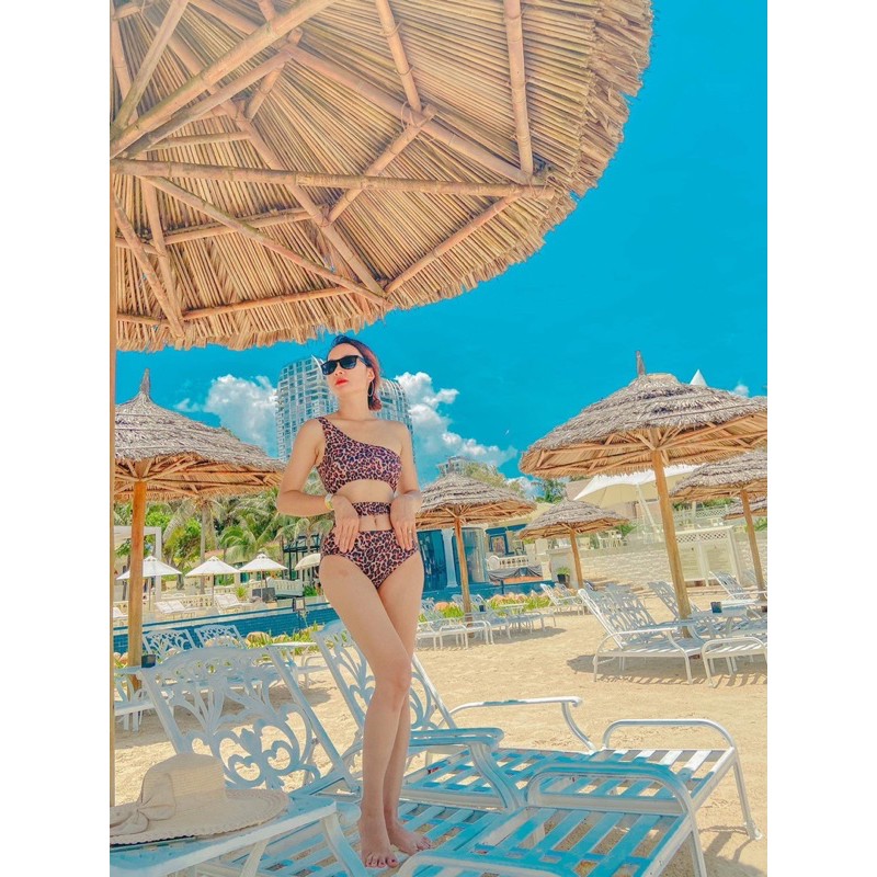 Bikini cắt xẻ beo (hình thật)